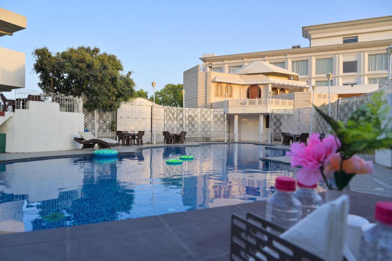 Stardom Resort Джайпур Екстер'єр фото